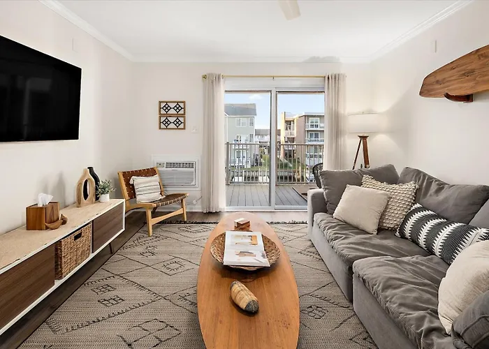 Beautiful 3 Bedroom At Sea Breeze!