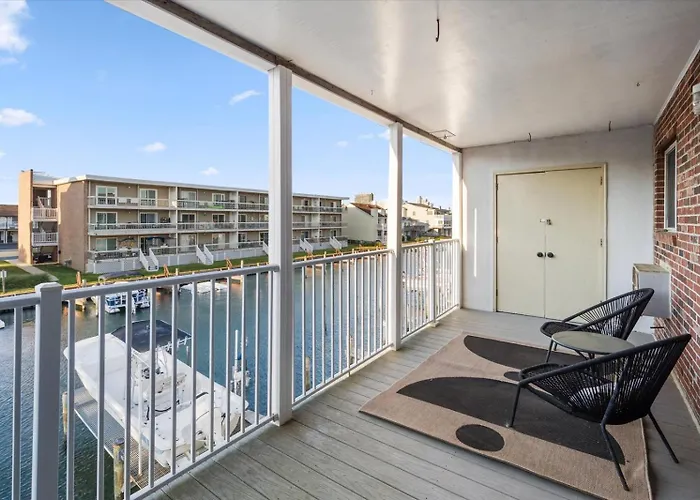 Beautiful 3 Bedroom At Sea Breeze! *