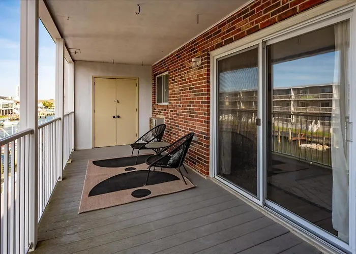 Beautiful 3 Bedroom At Sea Breeze! *