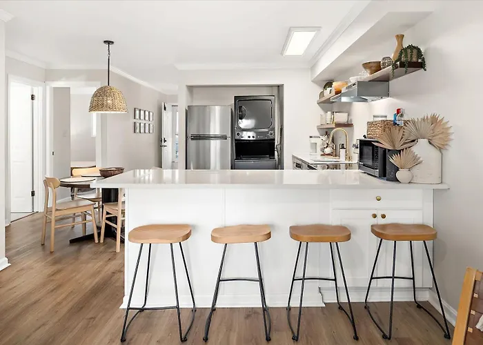 Beautiful 3 Bedroom At Sea Breeze! *